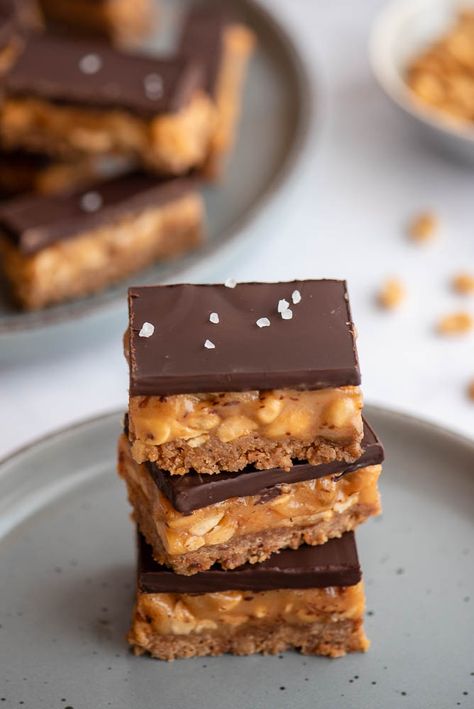 Millionaire's Biscoff Bars Recipe - The Gourmet Larder Bugle Bars, Biscoff Bars, Billionaire Bars, Millionaire Bars, Biscoff Biscuits, Vanilla Paste, Chocolate Cheese, Chocolate Topping, Golden Syrup