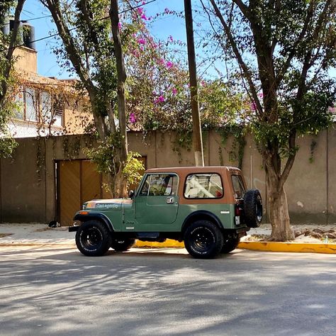 Vintage Jeep Aesthetic, Old Jeeps Vintage, Jeep Wrangler Color Ideas, Old Jeep Aesthetic, Green Jeep Aesthetic, Sage Green Jeep, Pastel Jeep, Dark Green Jeep, Vintage Jeep Wrangler