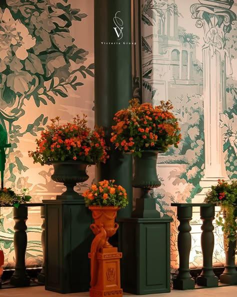 victoria-events (@victoria_event) • Instagram photos and videos Orange And Emerald Green, Florals For Wedding, Unique Event Decor, Ambience Decor, Emerald Green Background, Shopping Mall Design, White Console Table, West Coast Wedding, Gala Night