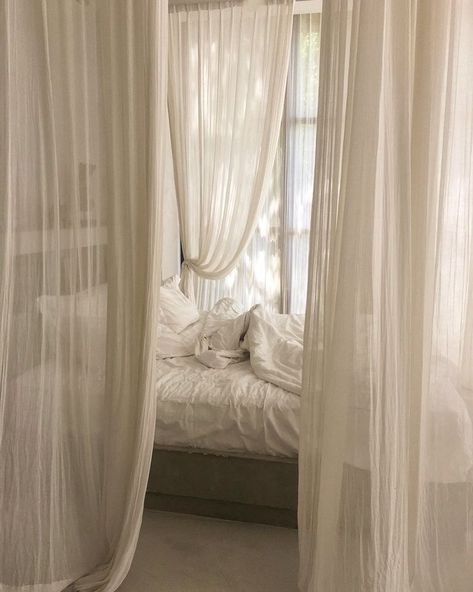 Dekorasi Kamar Tidur, White Bed, Aesthetic Rooms, White Bedroom, Room Inspiration Bedroom, Bedroom Aesthetic, Room Ideas Bedroom, Aesthetic Bedroom, Dream Rooms