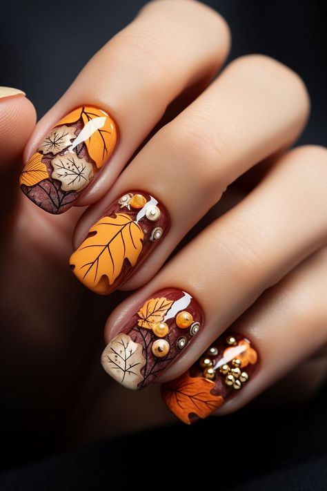 Nail Art Short Nails Fall, Minimal Nail Art Short Nails, Short Nails Minimalist, Nails Fall Design, Leaves Nail Designs, Fall Nail Art Designs Autumn, Thanksgiving Manicure, Turkey Nail Art, Foliage Nails