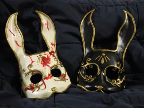 Splicer masks. I love Sander Cohen's mask. ♡ Bioshock Splicer, Mascaras Halloween, Bunny Mask, Venetian Masks, Cosplay Tutorial, Cool Masks, Cosplay Diy, Masks Art, Masks Masquerade