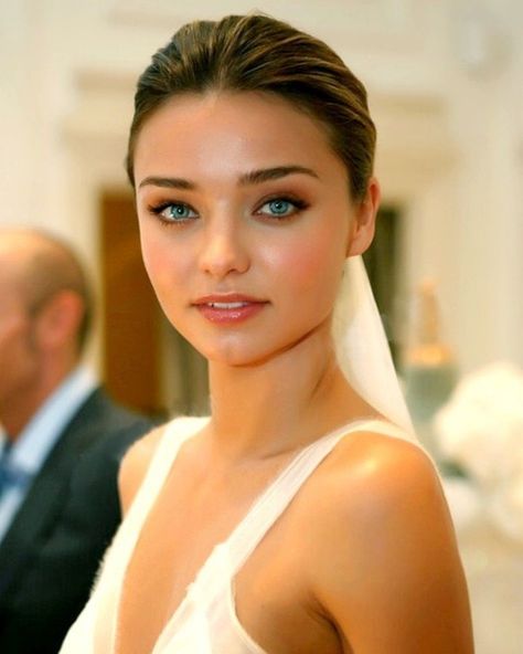 Miranda Kerr Wedding, Miranda Kerr Makeup, Bridesmaid Hair Long, Braut Make-up, Wedding Makeup Looks, Natural Wedding Makeup, Makeup Guide, Julianne Hough, Bridesmaid Hair Updo