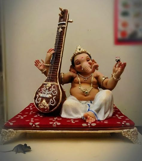 Unique Ganesha Murti, Navratri 2024, Ganpati Murti, गणपती बाप्प�ा, Ganpati Decoration Theme, Varalakshmi Pooja, Ganpati Decor, Lord Shiva Sketch, Clay Ganesha