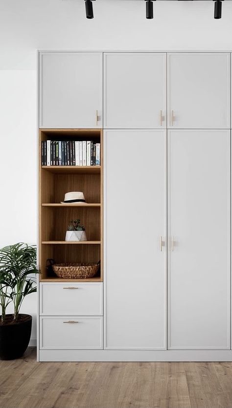 Bedroom Cubbords Ideas, Wardrobe With Book Shelf Design, Closet With Bookshelves, Wood Wardrobe Design Modern, Wardrobe In Living Room, Wardrobe With Bookshelf, Scandinavian Wardrobe Design, Wordroab Design, Nordic Closet