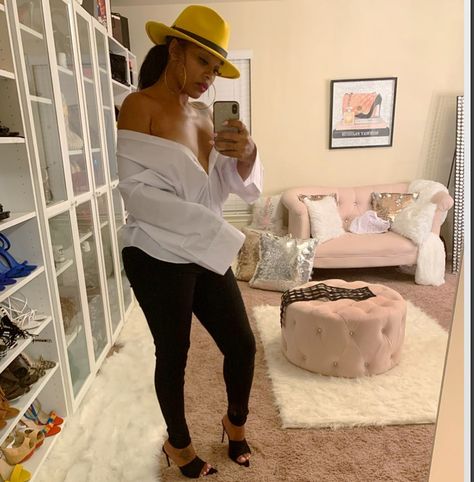 Yellow Fedora Hat Outfit, Yellow Hat Outfit, Fedora Hat Outfit Black Women, Fedora Hat Outfit, Hat Outfit Summer, Fedora Hat Outfits, Hat Outfits, Outing Outfit, Womens Fedora