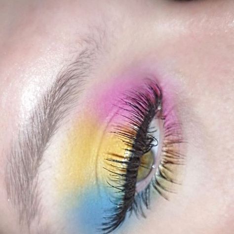 Pink Eyelashes, Eye Eyeliner, Pan Pride, Bright Eyeshadow, Dark Eyeshadow, Cute Eye Makeup, Pride Makeup, Eye Makeup Ideas, Best Eye Makeup