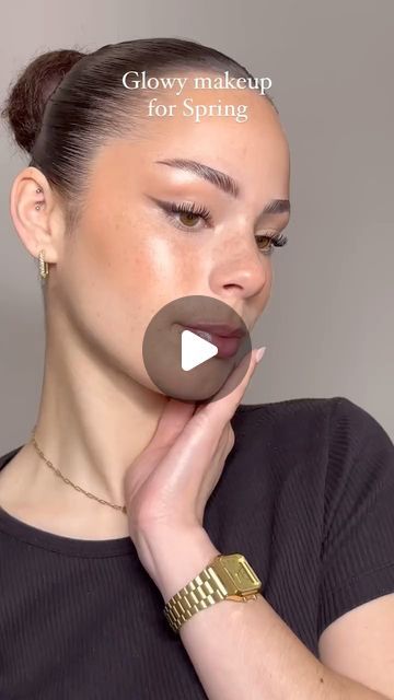 𝐈𝐍𝐄𝐒 on Instagram: "Glowy makeup for spring ✨🌷 Makeup glowy pour le printemps 

#makeup #glowymakeup #glow #grwm #glassskin #concealer #skincare #cleangirl #slickbun" Glowy Natural Makeup Look, Bronzey Glowy Make Up, Every Day Makeup Natural, Glowy Dewy Makeup, Makeup For Spring, Glowy Skin Makeup, Makeup Glowy, Glow Face, Spring Makeup