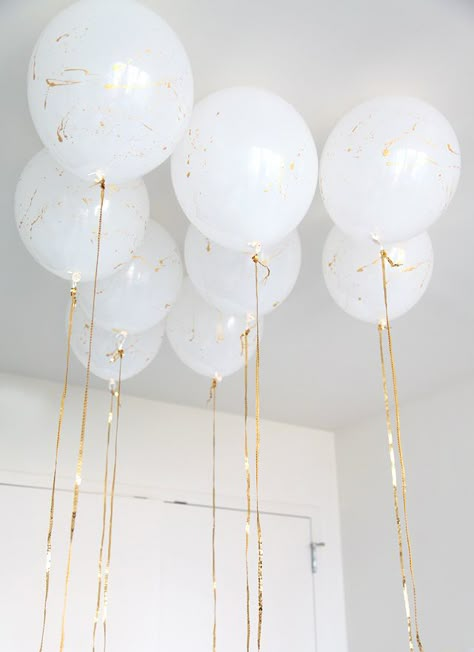 white + gold balloons Baptism Party Decorations, Gold Decorations, Interior Design Fashion, Tafel Decor, 2nd Birthday Party, All White Party, Gold Birthday Party, Art Lifestyle, Golden Birthday