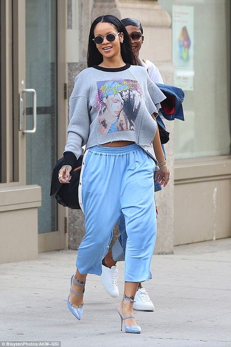 Back in the Big Apple: The Work hitmaker looked happy and relaxed after… Rihanna Ankle Tattoo, Rihanna Style 2015, Look Hip Hop, Rihanna And Drake, Rihanna Outfits, Rihanna Looks, Rihanna Photos, Rihanna Style, Rihanna Fenty