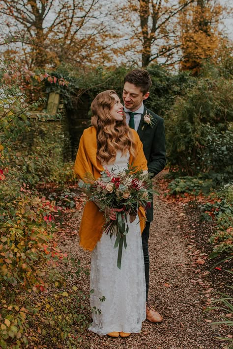 Simple Autumn Wedding Maddie Farris Photography Autumn Elopement Inspiration, Autumn Micro Wedding, Fall Wedding Pictures October, Fall Wedding Photoshoot Ideas, Fall Park Wedding, Fall Wedding Portraits, Autumn Wedding Photoshoot, Late Autumn Wedding, Autumn Wedding Pictures