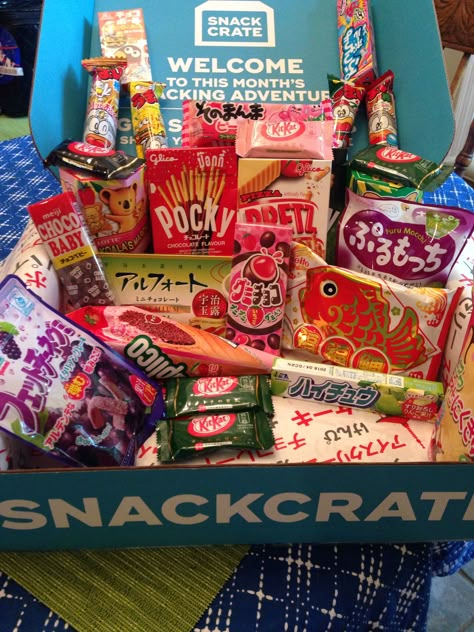 My kids just starting getting a snack crate each month and this was their first month.  It was from U.K. And they are loving it. Snack Box Subscription, Asian Snack Box Gift, Snack Box Gift Aesthetic, Snack Box Aesthetic, Snacks Box Gift, Snack Box Ideas Gift, Asian Picnic, Snacks Basket, Snack Box Gift