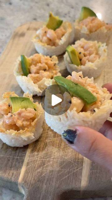 Sia Clyde | Fitness, Comedy, Relatable on Instagram: "Spicy Shrimp Sushi Cups 🍣" Spicy Shrimp Sushi, Sushi Cups, Shrimp Sushi, Snack Video, Spicy Shrimp, Quick Snacks, July 15, Healthy Diet, Design Ideas