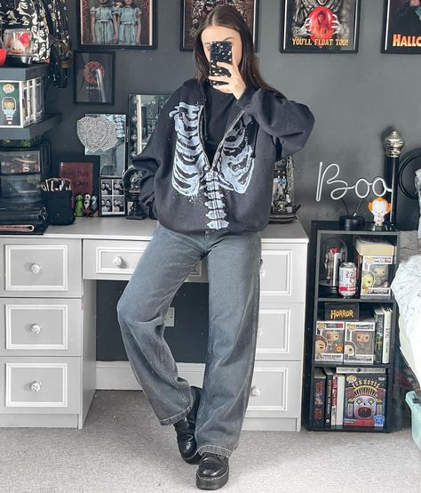 Ariana Magee-Ginn (@ariana_magee) • Instagram photos and videos Graphic Zip Up Hoodie Outfit, Skeleton Y2k Hoodie, Black Zip Up Hoodie Outfit Grunge, Skeleton Zip Up Hoodie Outfit, Skeleton Zip Up, Black Zip Up Hoodie Aesthetic, Grunge Hoodie Aesthetic, Skeleton Jacket Aesthetic, Skeleton Aesthetic Outfit