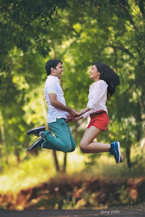 Pre Wedding Photoshoot Props, Prewedding Shoot, Pre Wedding Photoshoot Outfit, Indian Wedding Photography Couples, Wedding Photoshoot Props, Pre Wedding Photoshoot Outdoor, Indian Wedding Couple Photography, Wedding Photoshoot Poses, Indian Wedding Photography Poses