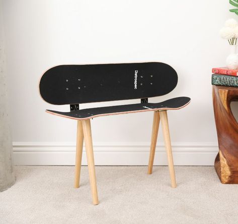 Skateboard Furniture Diy, Skateboard Chair, Old Skateboard, Skateboard Shelves, Diy Chairs, Skateboard Room, Skateboard Furniture, Skateboard Decor, Chair Diy