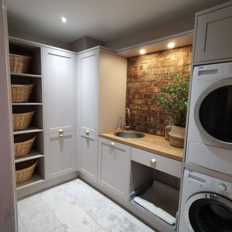 Utility Room Inspiration, Utility Room Ideas, Boot Room Utility, Narrow Laundry Room, Small Utility Room, Utility Room Designs, Stylish Laundry Room, Dream Laundry Room, Laundry Room Layouts