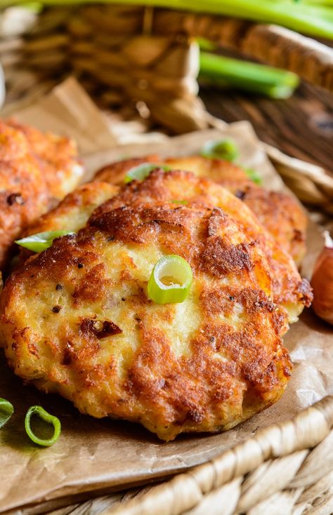 Air Fryer Tuna Patties, Tuna Croquettes Recipe, Grilled Tuna Steaks Recipes, Tuna Patties Healthy, Air Fryer Tuna, Tuna Cakes Recipe, Tuna Patties Recipes, Tuna Burgers, Tuna Patties