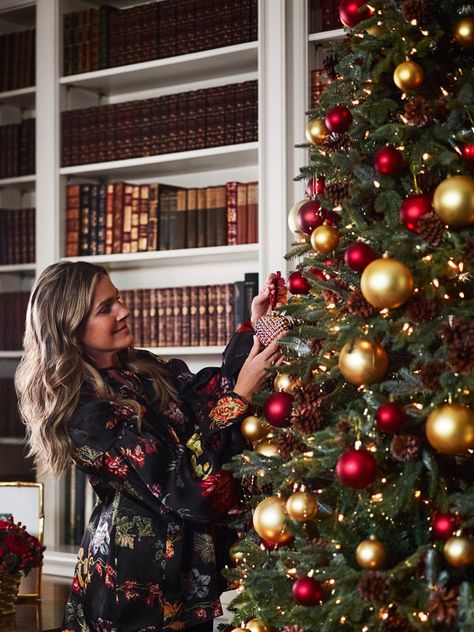 Estilo Gossip Girl, Decorating A Christmas Tree, Aerin Lauder, Southern Christmas, Glam Pad, Holiday Gift List, Christmas Gift Shop, Christmas Hanukkah, Noel Christmas