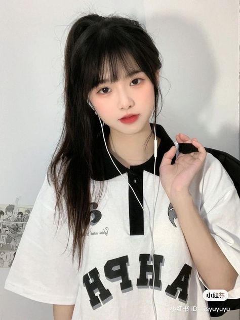 Girl Curtain Bangs, Korean Curtain Bangs, Bangs Korean, Chinese Bangs, Bangs Styles, Women Haircuts, Cute Bangs, Ponytail Girl, Hair Style Korea