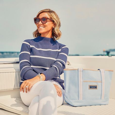 vineyard vines women (@vineyardvineswomen) • Instagram photos and videos Vineyard Vines Aesthetic, Vines Aesthetic, Vineyard Vines Outfits, Fall Checklist, Brand Boards, October 21, Light Academia, Light Summer, Vineyard Vines