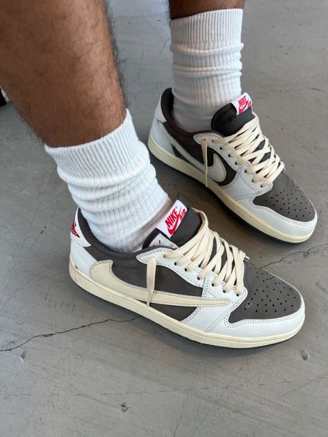 Mens Shoes Sneakers Jordans, Travis Scott Low, Reverse Mocha, Yeezy Boots, Jordan Retro 4, Dr Shoes, Pretty Shoes Sneakers, Shoes Outfit Fashion, Fresh Shoes