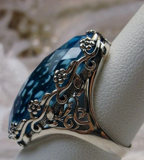 Antique Style Rings, Swiss Blue Topaz Ring, Floral Filigree, Gold Rings Fashion, Swiss Blue Topaz, Blue Topaz Ring, Dream Jewelry, Blue Rings, Vintage Jewellery