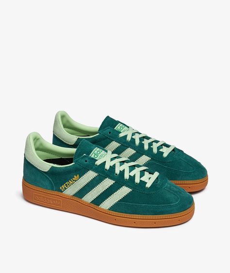 The HANDBALL SPEZIAL WCGREEN/SEGRSP/GUM1 product by  adidas from the  SP2024 campaign, is now available at SVD. Green Adidas Shoes, Women's Handball, Adidas Handball Spezial, Retro Trainers, Green Trainers, Adidas Handball, Adidas Samba Og, Adidas Sneakers Women, Baskets Adidas