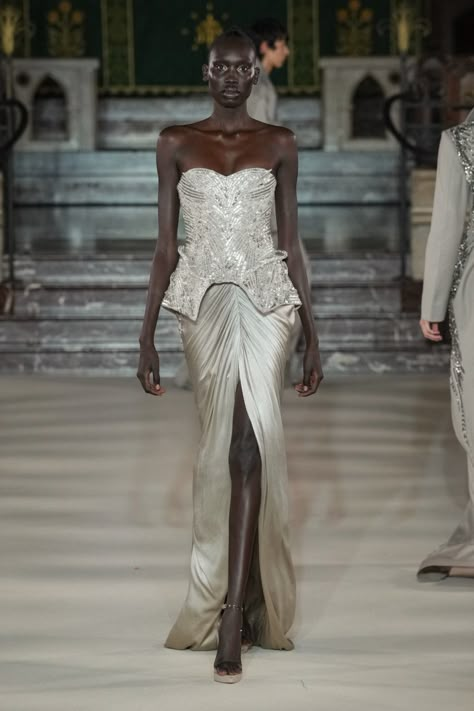 Gaurav Gupta Gowns, Spring Haute Couture, Ethereal Dresses, Gaurav Gupta, Ss 2024, White Clothes, Fantasy Dresses, Glamour Dress, Runway Dresses