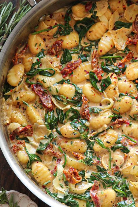 Creamy Tuscan Gnocchi with sun-dried tomatoes, spinach, and artichokes. Tuscan Gnocchi, Vegan Gnocchi, Simple Spinach Salad, Sun Dried Tomato Sauce, Gnocchi Recipe, Meatless Meal, Chicken Gnocchi, Vegan Cream, Meatless Dinner