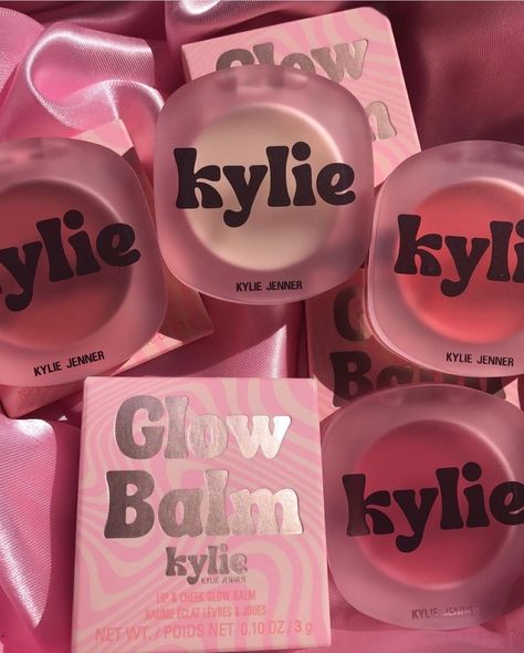 Kylie Jenner Makeup Brand, Kylie Cosmetics Packaging, Kylie Cosmetics Aesthetic, Kylie Cosmetics Collection, Kylie Cosmetics Blush, Kylie Cosmetics Store, Kyle Cosmetics, Kylie Jenner Cosmetics, Kylie Jenner Makeup Tutorial