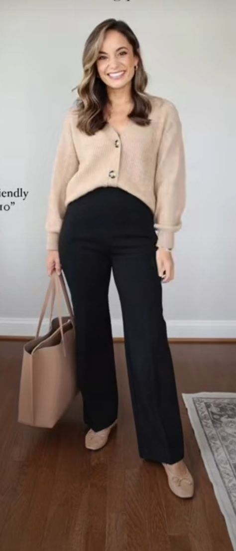 Clothing Style For Women In 30s, Black Work Pants Outfit, Black Palazzo Pants Outfit, Black Pants Outfit For Work, Ministry Outfits, Black Pants Work Outfit, Business Casual Fits, Wide Leg Pant Outfit, Fall Winter Work Outfits