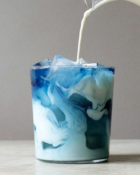 Tiffany Blue tea latte. #tiffany #tiffanyblue #butterflypea #butterflypeaflower #tealatte