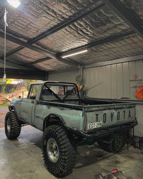 Old Toyota Trucks, Mobil Off Road, Toyota Pickup 4x4, Vintage Pickup, Tacoma Truck, Overland Truck, Vintage Pickup Trucks, Toyota 4x4, Classic Pickup Trucks