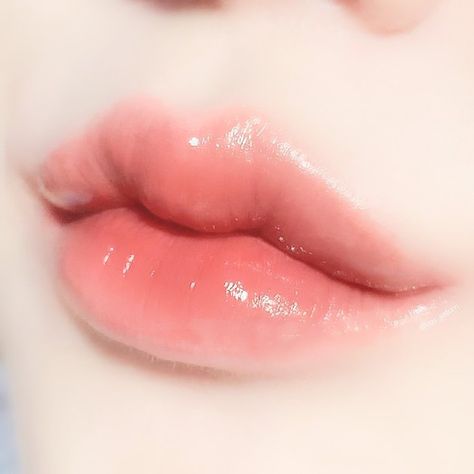 Cupid Bow Lips Aesthetic, Ulzzang Lips, Lip Reference, Cupids Bow Lips, Heart Shaped Lips, Shoujo Girl, Korean Lips, Moist Lips, Doll Eye Makeup