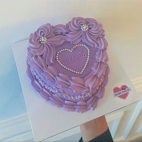 Small heart shaped vintage cake with purple frosting 21st Bday Cake, Heart Cake Design, Cake Styles, Aesthetic Desserts, Purple Cakes Birthday, 17 Birthday Cake, Sweet 16 Birthday Cake, 18th Bday, Birthday Cake With Flowers