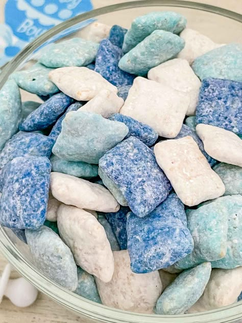 It's a Boy Puppy Chow is a perfect baby shower party food idea! This gluten free recipe is colored in blue and white to celebrate a new baby boy. A salty and sweet appetizer snack or dessert for the party. Blue Jello Recipes, Blue Colored Appetizers, Blue Puppy Chow Recipe, Blue Theme Food Ideas, Bluey Puppy Chow Recipe, Colored Puppy Chow, Turquoise Food Ideas, Blue Appetizers For Party, Color Party Blue Food Ideas