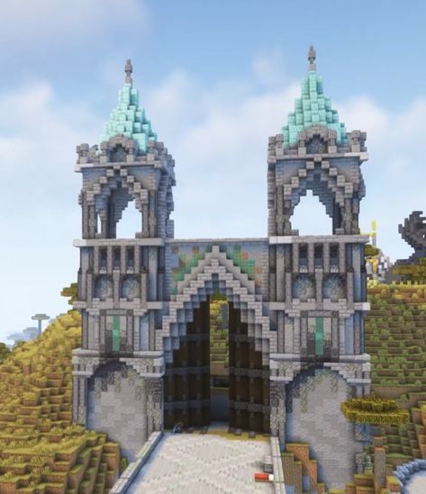 Castle Doors Minecraft, Castle Doorway Minecraft, Minecraft Castle Entrance Design, Minecraft Castle Door Design, Minecraft Castle Gate Design, Minecraft Town Hall Ideas Medieval, Castle Towers Minecraft, End Castle Minecraft, Castle Pillars Minecraft