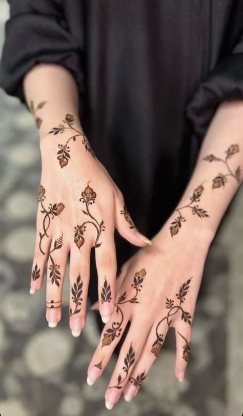 Modern Bridal Henna, Henna Forearm, Things To Buy At Costco, Simple Henna Designs Hand, Hand Tattoo Designs, Cute Henna Designs, Mises En Page Design Graphique, Henna Inspo, Henna Designs Wrist