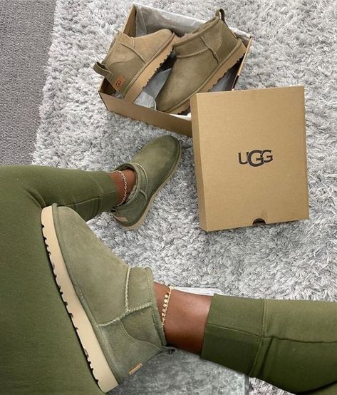 Olive Green Uggs Outfit, Green Uggs, Ugg Green, Cute Uggs, Organic Fashion, Green Boots, Uggs Outfit, Green Girl, Dream Style