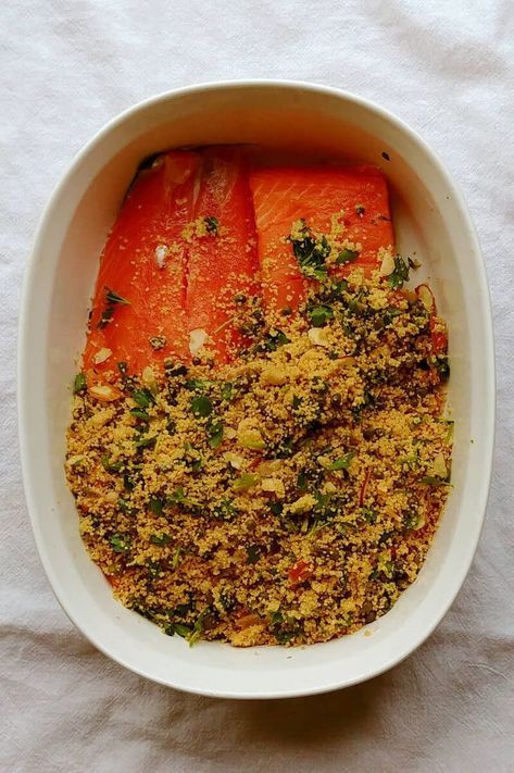 Salmon with Baked Couscous is an easy dinner! Salmon under couscous studded with capers, olives, parsley, pine nuts, lemon juice, and olive oil. Hands-off - just assemble then bake!  #easydinner #healthyrecipes #foodsilike.net Baked Couscous, Moist Salmon, Salmon Poached, Dinner Salmon, Flavorful Dinner, Dinner Delicious, Couscous Recipes, Dinner Prep, Food Favorites