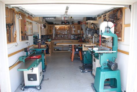 Small Shop Setup, Ultimate Workshop, Small Woodshop, Small Woodworking Shop Ideas, Tiny Workshop, Diy Projects Garage, Woodworking Workshop Layout, Garage Workshop Layout, Garage Design Interior