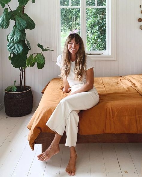 @slufoot • Instagram photos and videos Courtney Adamo, Boho Mama, Bed Threads, Silk Noil, The Undone, Spring Capsule Wardrobe, Mama Style, Next Clothes, Bedtime Routine