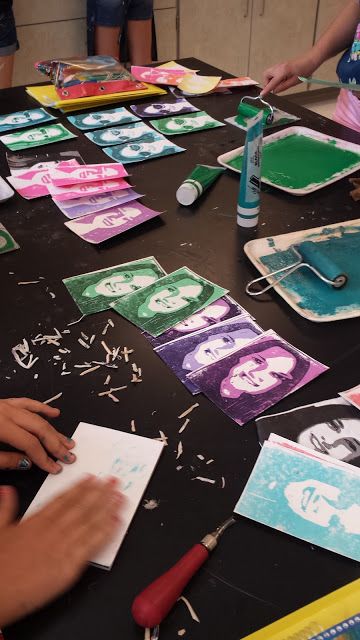 Foam Printmaking Lesson, Printmaking Projects, Classe D'art, 7th Grade Art, High School Art Lessons, 8th Grade Art, Middle School Art Projects, Art Lessons Middle School, 6th Grade Art