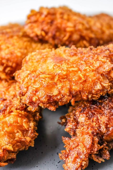 Cornflake Fried Chicken has a crunchy texture and juicy interior, this easy dinner recipe is a surefire way to please everyone at the table. Frosted Flake Chicken Tenders, Oven Fried Chicken Corn Flakes, Oven Fried Chicken With Corn Flakes, Frosted Flake Chicken, Cornflakes Chicken Tenders, Air Fryer Cornflake Chicken Tenders, Chicken Flats Recipes, Cornflake Fried Chicken, Corn Flakes Chicken Tenders