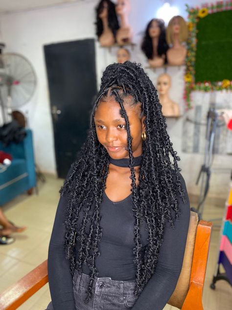 Focs Locs Braids, Buttery Locs Hairstyles, Buterfluffy Locs Hairstyles, Butterfly Locs On Short Hair, Individual Butterfly Locs, Guess Girl Twists, Style Butterfly Locs, Long Butterfly Locs, Locs Blonde