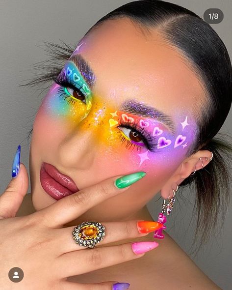 Candy Theme Makeup, Lisa Frank Makeup Looks, Rainbow Unicorn Makeup, Funky Makeup Looks, Kidcore Makeup, Pride Makeup Looks, Rainbow Makeup Looks, Lisa Frank Makeup, Edgy Eye Makeup