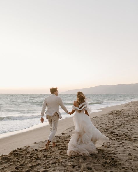 This day will forever live rent free in my mind 🫶🏼 there’s something about taking photos on the beach that’s so special!! Now booking 2025 weddings & elopements in Southern California and wherever you are ✨ Cya at the beach 🫡🤩 Wedding Pics On The Beach, Destination Wedding Pictures Photo Ideas, Elopement Photos Beach, Beach Wedding Pictures Poses, Wedding Poses Beach, Beach Elopement Photos, Beach Wedding Family Photos, Wedding Photo Beach, Beach Elopement Pictures