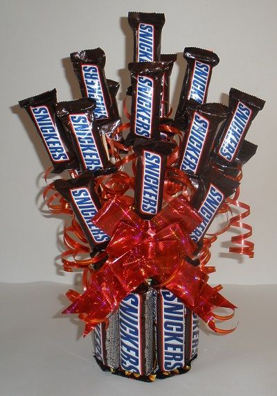 Snickers Bouquet, Tuna Can, Snickers Candy, Birthday Return Gifts, Candy Bouquets, Money Bouquet, Pencil Holders, Volunteer Appreciation, Paper Peonies