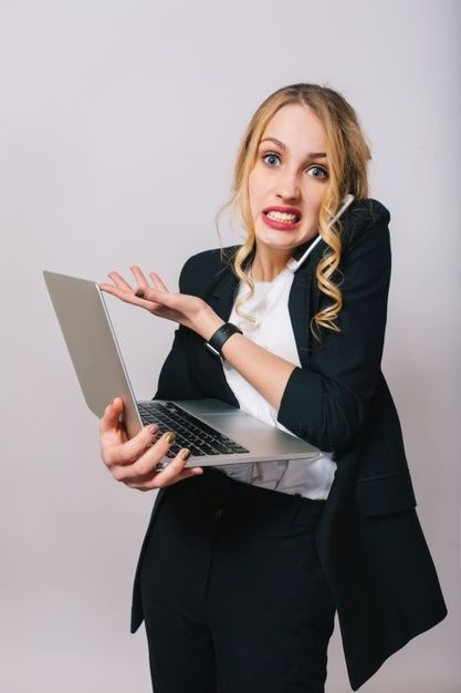 Office Shoot, Office Photoshoot, Working With Laptop, Ideas Portadas, Talking On Phone, Busy Office, Office Images, Busy Woman, Woman In White